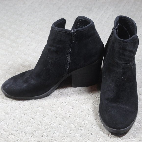 Black Suede Size 9 Block Heel Round Toe Ankle Booties - Picture 1 of 6